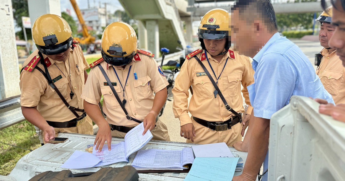 CSGT TP.HCM phạt nhiều t&agrave;i xế xe kh&aacute;ch, container v&igrave; lỗi kh&ocirc;ng ngờ n&agrave;y