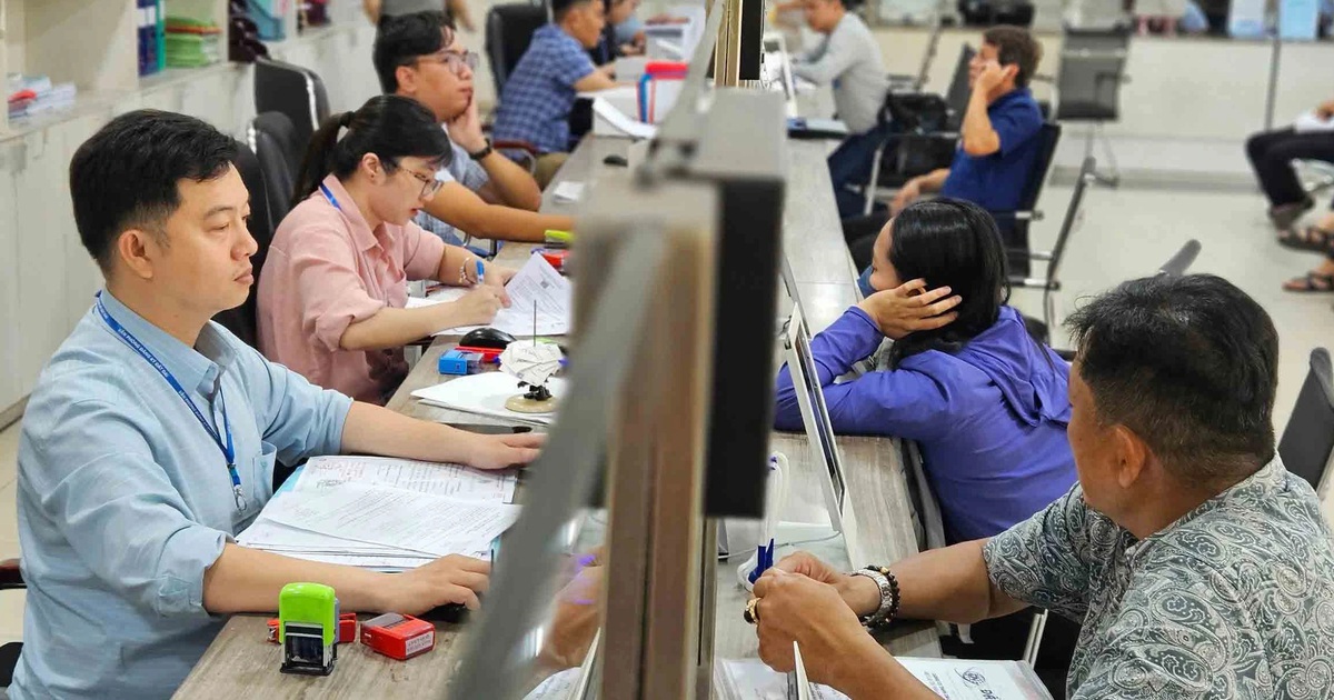 Bộ Chính trị: Giải quyết chế độ cho cán bộ nghỉ việc do sáp nhập trước 31.8