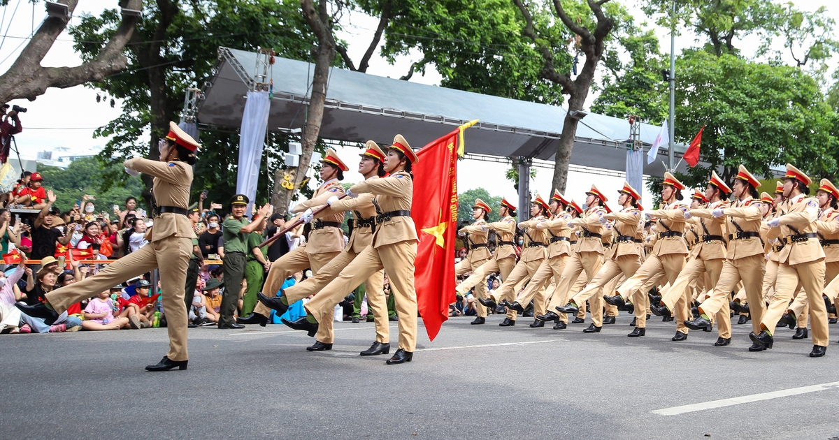 M&atilde;n nh&atilde;n m&agrave;n diễu h&agrave;nh, biểu diễn v&otilde; thuật tại Ng&agrave;y hội v&igrave; thủ đ&ocirc; b&igrave;nh y&ecirc;n