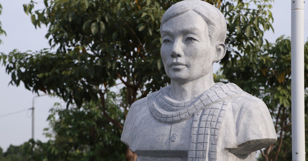 TP.HCM: Kh&aacute;nh th&agrave;nh tượng tri &acirc;n gi&aacute;o sư L&ecirc; Hữu Kiều ở phường B&igrave;nh Trưng