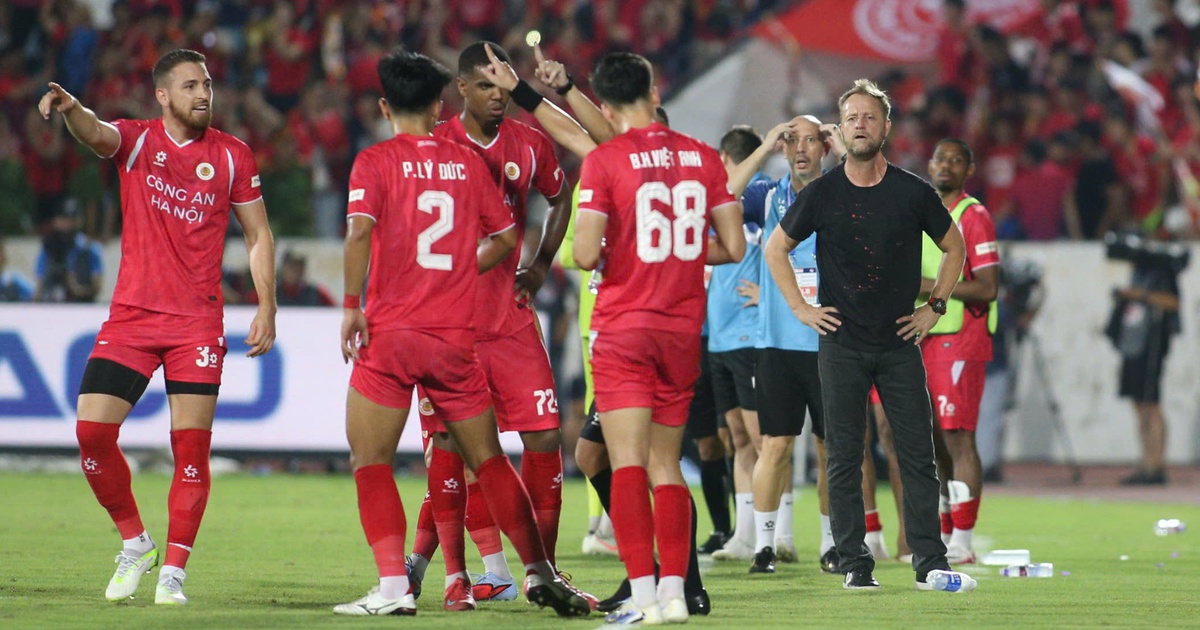 HLV Polking quá tài năng, giúp CLB CAHN trình diễn thứ bóng đá cuốn hút!