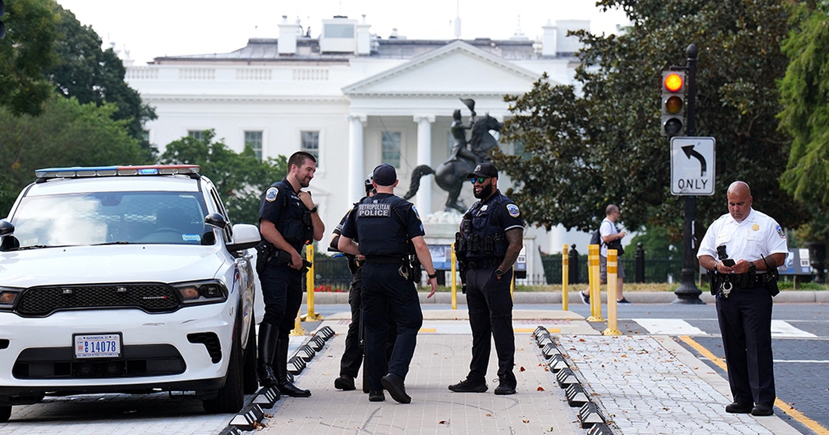 Nh&agrave; Trắng kiểm so&aacute;t cảnh s&aacute;t Washington D.C
