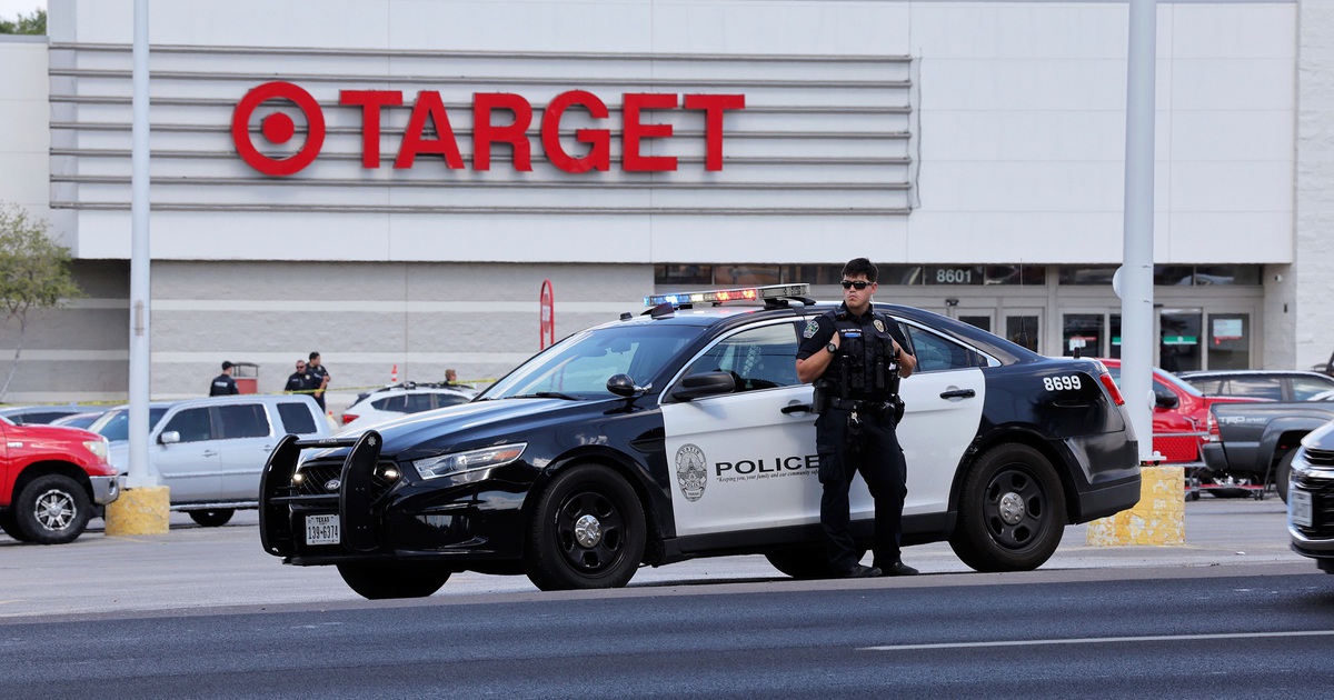 Xả s&uacute;ng l&agrave;m 3 người chết tại si&ecirc;u thị ở Texas