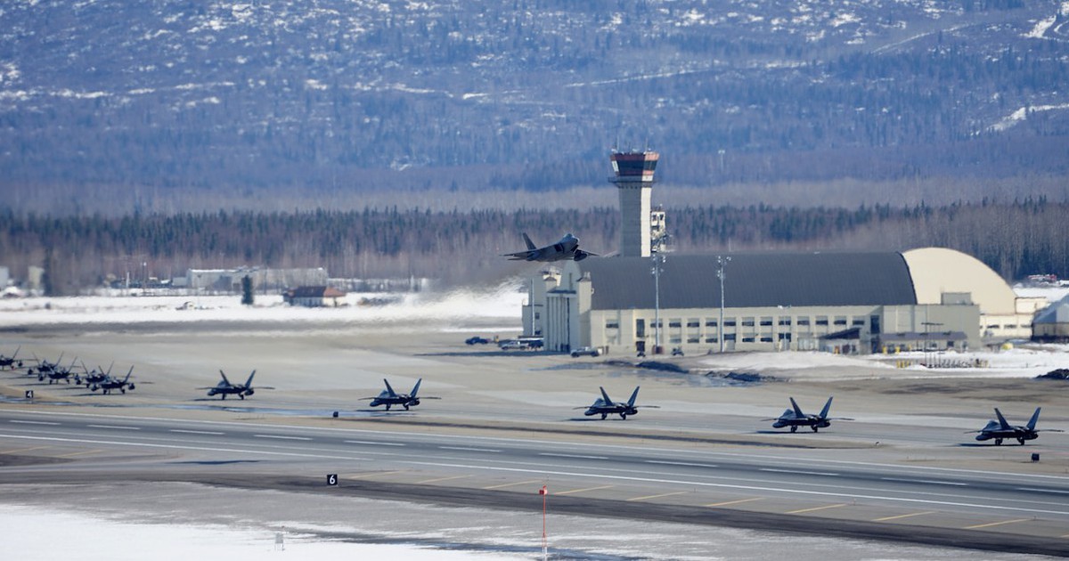 &Ocirc;ng Trump v&agrave; &ocirc;ng Putin sẽ gặp nhau tại căn cứ qu&acirc;n sự ở Alaska