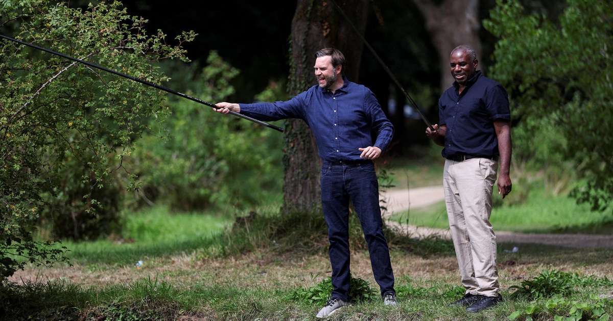 Ngoại trưởng Anh c&oacute; thể bị phạt v&igrave; c&acirc;u c&aacute; kh&ocirc;ng ph&eacute;p