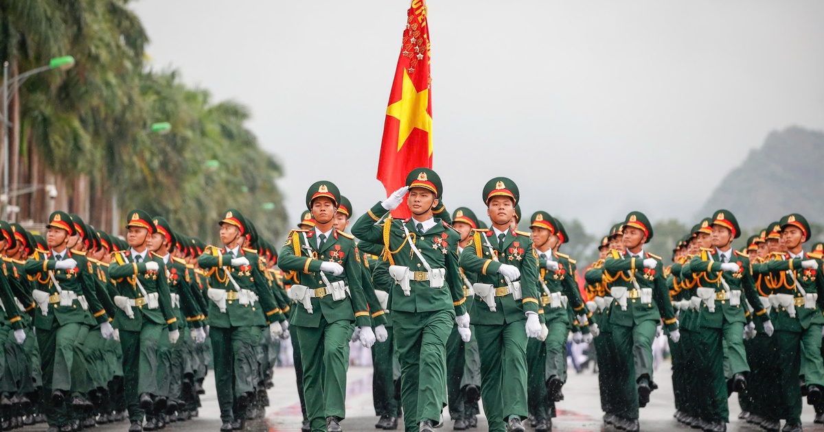 Điểm Sáng Báo Thanh Niên 19/8/2025: Bài Học Lịch Sử, Nợ Đất và Nỗ Lực Đàm Phán Của Zelensky