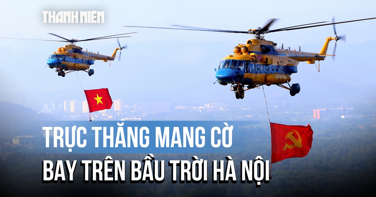 Cận cảnh trực thăng huấn luyện bay kéo cờ Đảng, cờ Tổ quốc tại Hà Nội