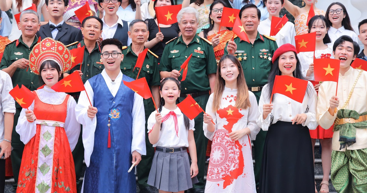 Phiên bản 'Viết tiếp câu chuyện hòa bình' 13 thứ tiếng gây chú ý