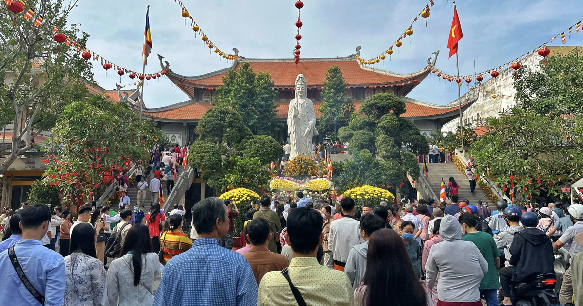 Lịch &acirc;m h&ocirc;m nay 22.8: Ng&agrave;y cuối th&aacute;ng 6 nhuận, người Việt bước v&agrave;o th&aacute;ng 7 &acirc;m lịch