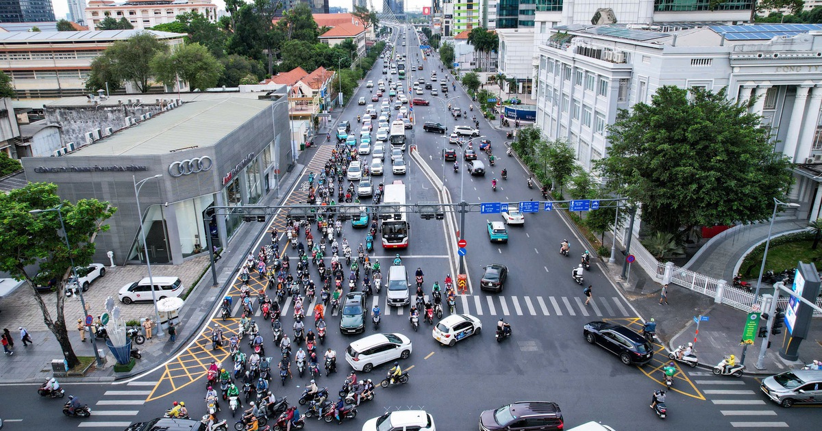 TP.HCM sẽ kẻ th&ecirc;m nhiều vạch mắt v&otilde;ng cho xe rẽ phải khi đ&egrave;n đỏ