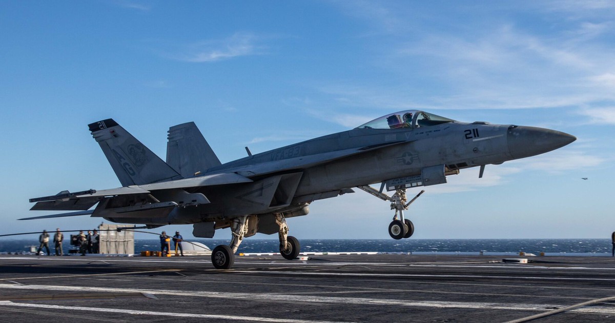 Mỹ mất ti&ecirc;m k&iacute;ch F/A-18E của t&agrave;u s&acirc;n bay ngo&agrave;i khơi Virginia
