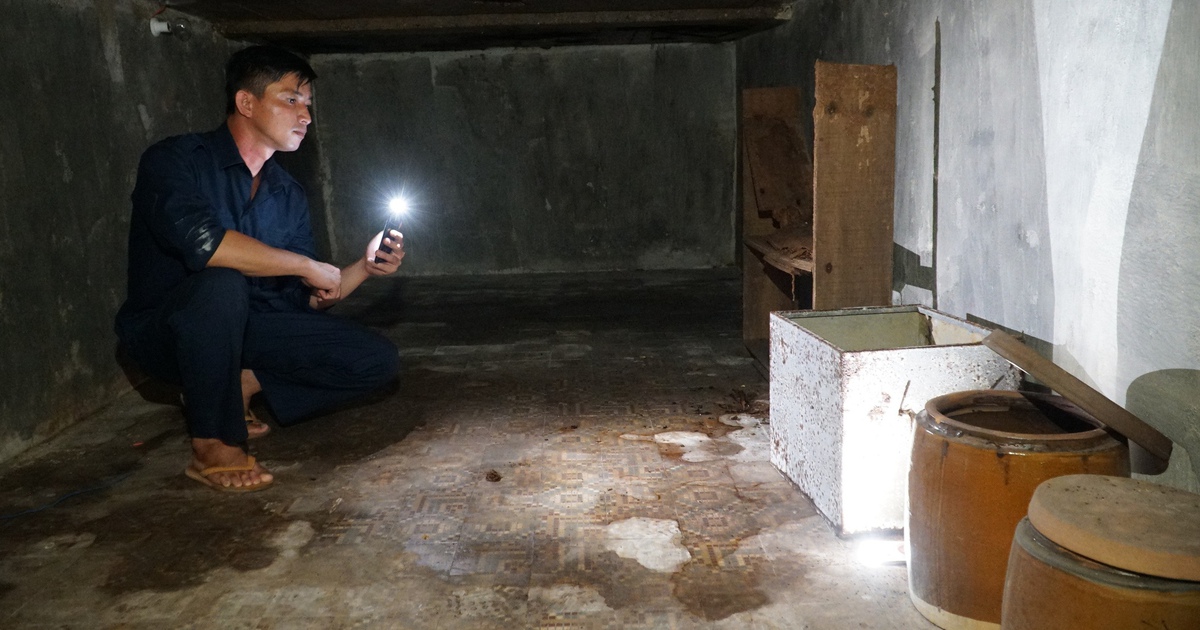 Biệt thự cổ ở phường Cầu Kiệu c&oacute; hầm b&iacute; mật, thang d&acirc;y leo trần nh&agrave;