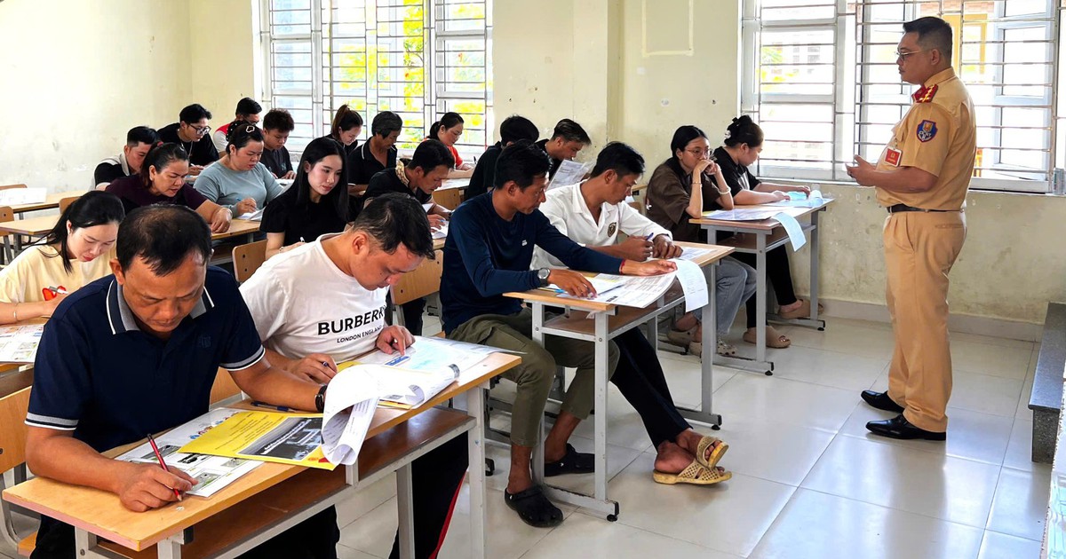 CSGT TP.HCM s&aacute;t hạch l&aacute;i xe cho hơn 700 người d&acirc;n đặc khu C&ocirc;n Đảo