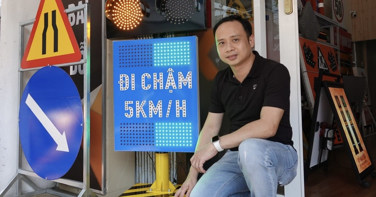 &#039;Kỹ sư tay ngang&#039; chế tạo thiết bị an to&agrave;n giao th&ocirc;ng năng lượng mặt trời