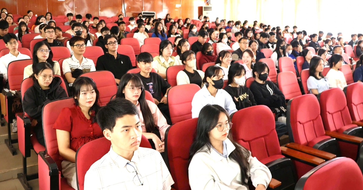 Trường ĐH nói gì khi điểm chuẩn ngành y khoa thấp hơn ngành điều dưỡng?