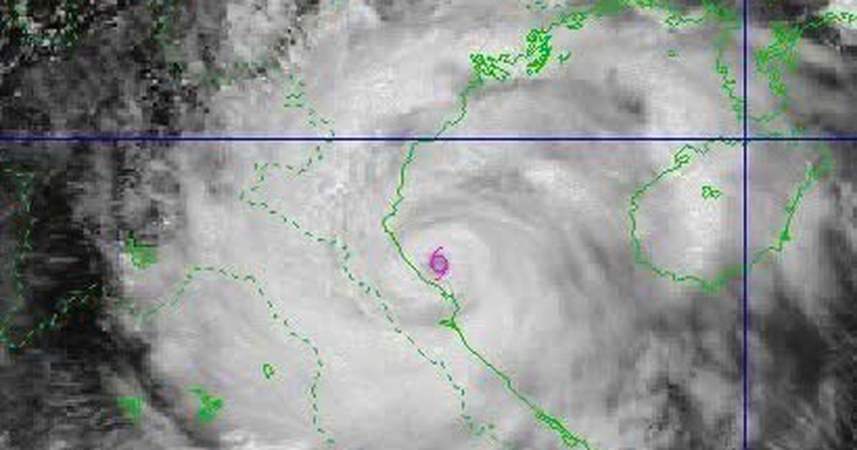 Live Bão số 5 đã chạm đất liền Hà Tĩnh