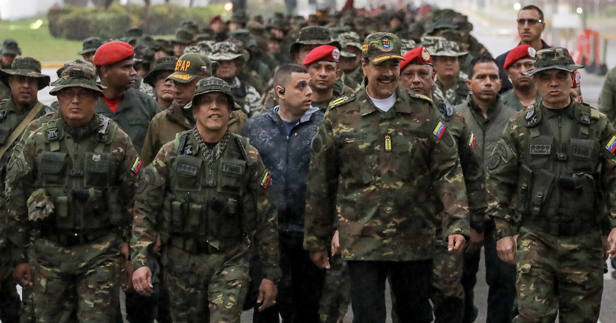 Venezuela điều 15.000 qu&acirc;n đến bi&ecirc;n giới Colombia giữa l&uacute;c bị Mỹ g&acirc;y sức &eacute;p?