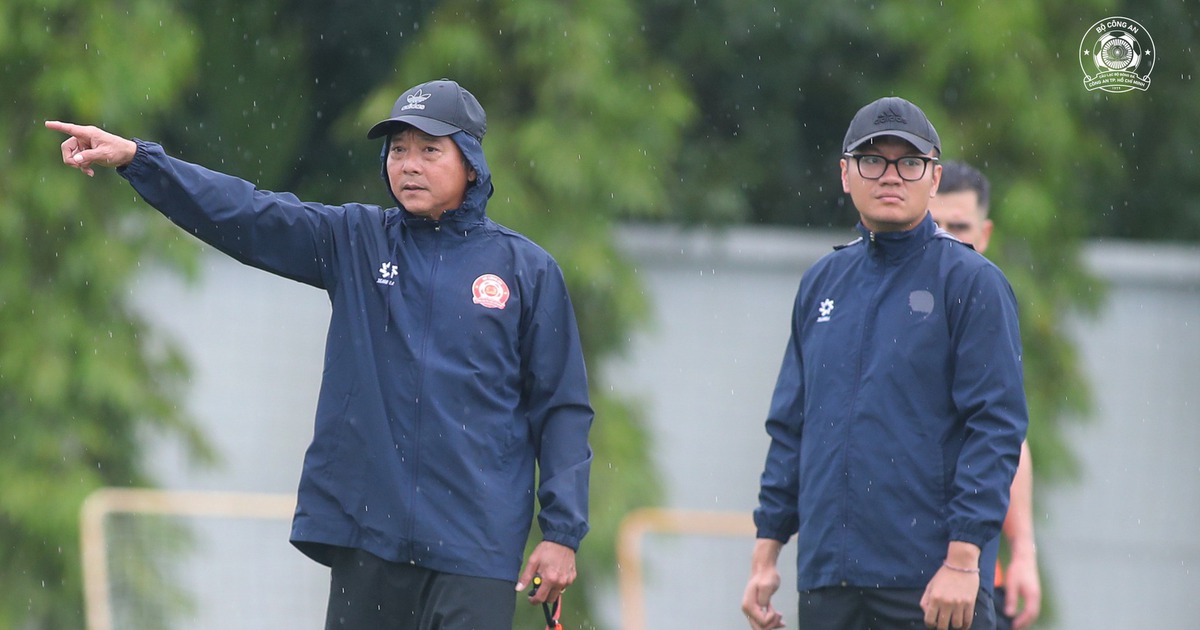 CLB CA TP.HCM chiêu mộ cựu sao trẻ Barca, 'đội mưa' tập luyện: Quyết thắng HAGL