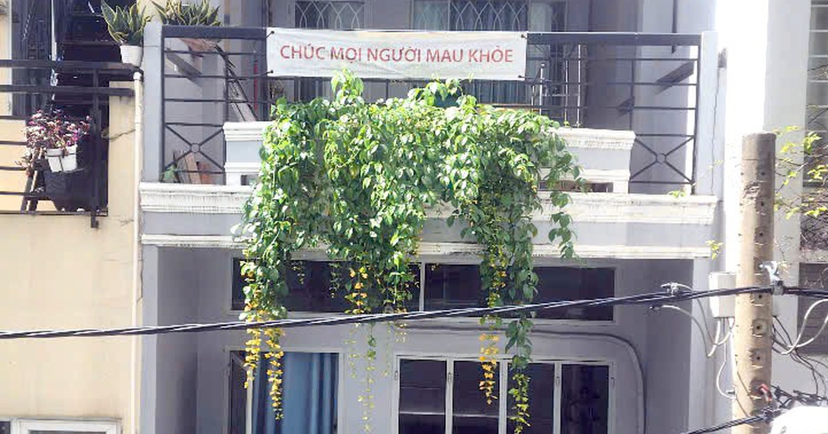 Dưới bầu trời hạnh ph&uacute;c