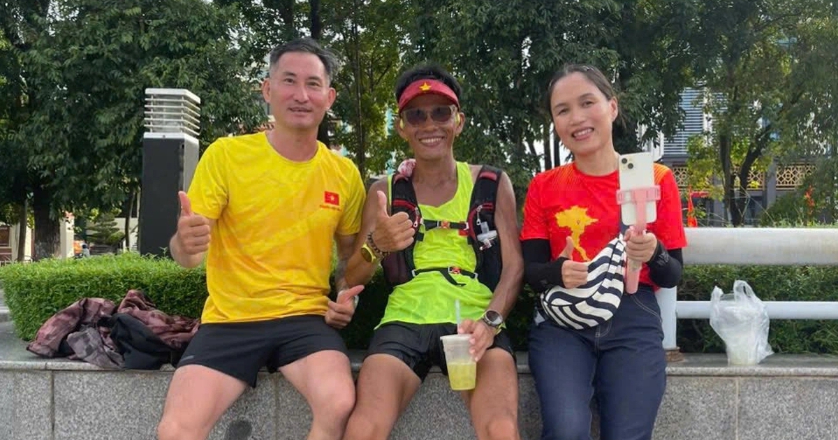 Chạy bộ xuy&ecirc;n Việt mừng Quốc kh&aacute;nh: Kế hoạch 7 ng&agrave;y cuối của &#039;dị nh&acirc;n&#039;