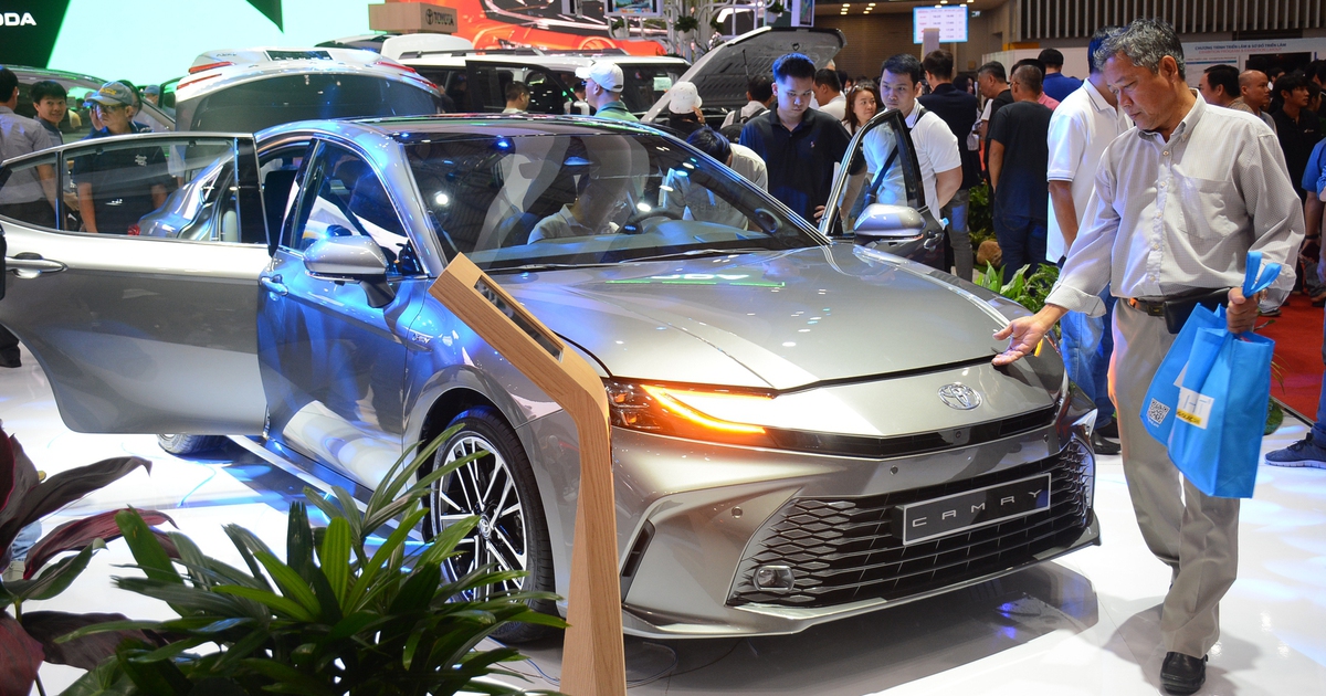 Xe sedan hạng D bán chạy nhất Việt Nam âm thầm tăng giá