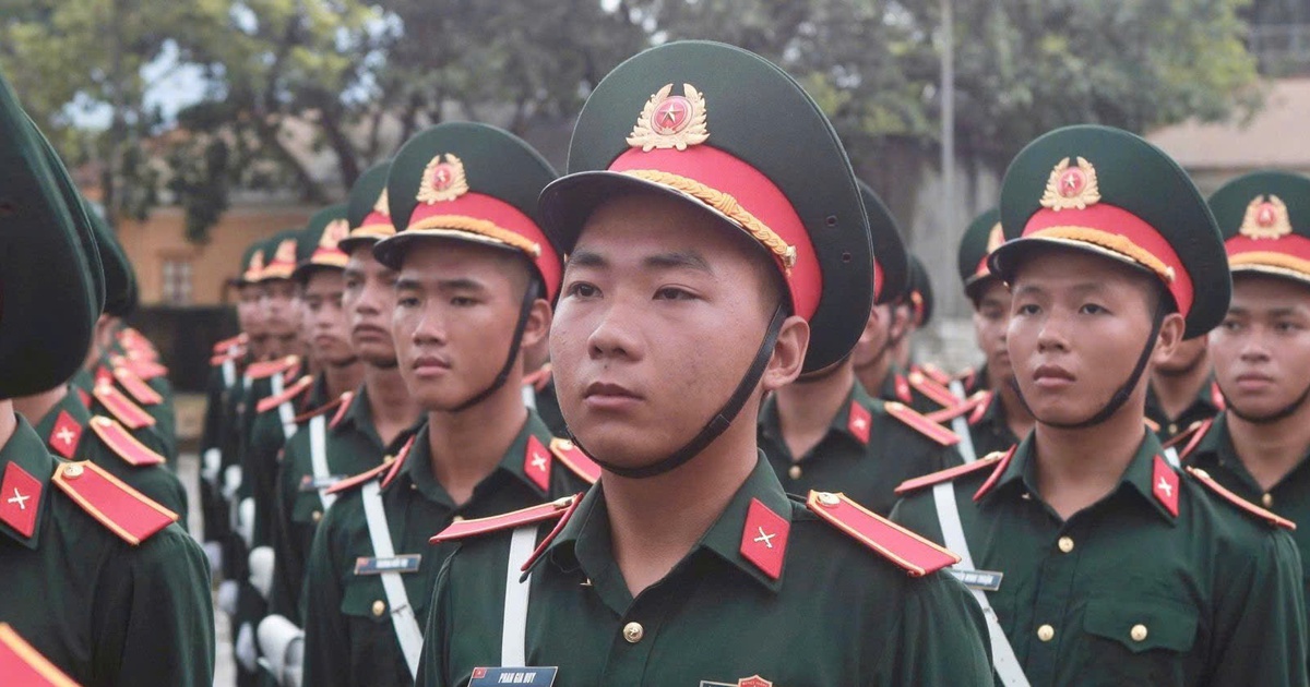 N&eacute;n nỗi đau mất cha, binh nhất Quảng Trị quyết ở lại đội h&igrave;nh diễu binh A80