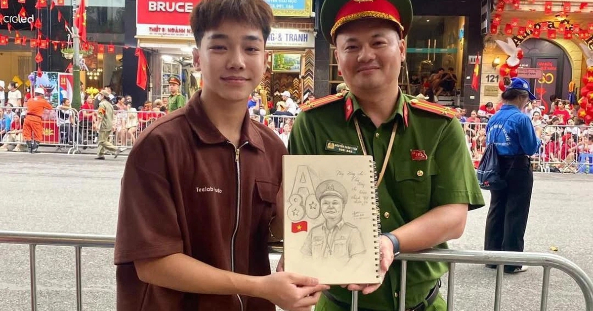 Ch&agrave;ng trai vẽ ch&acirc;n dung chiến sĩ c&ocirc;ng an l&agrave;m nhiệm vụ A80: C&aacute;i kết dễ thương