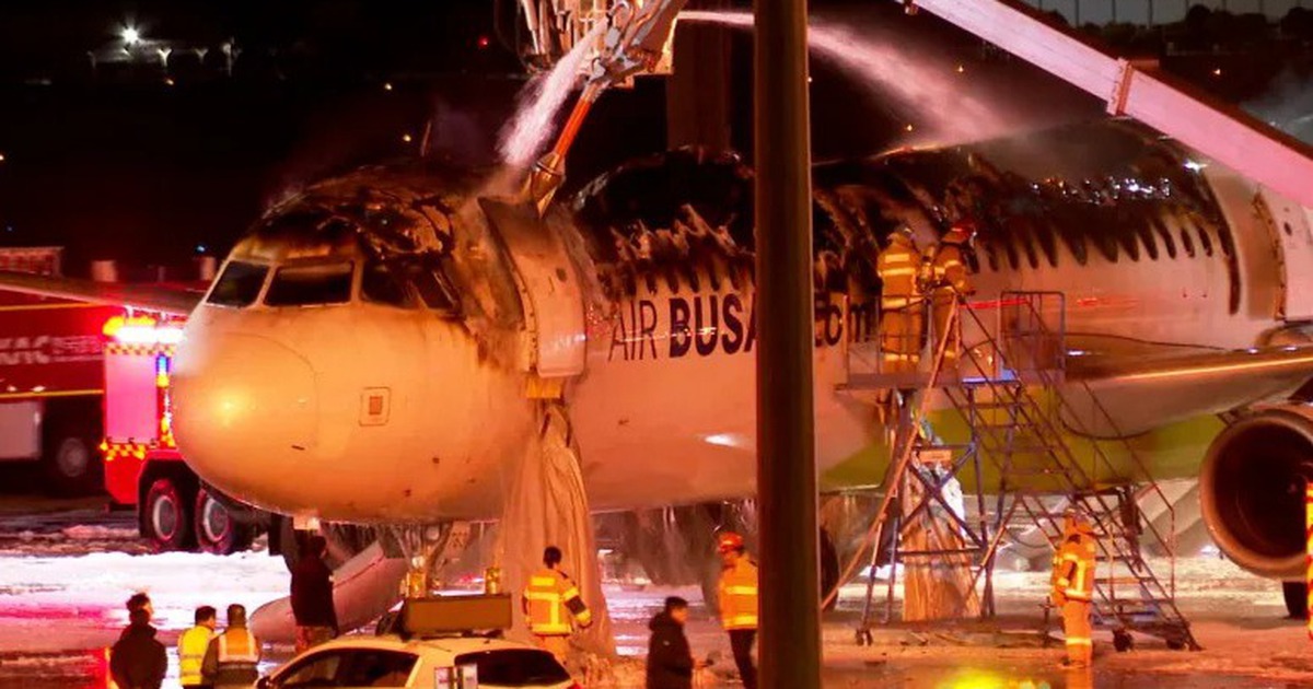 Điều gì xảy ra khi pin máy tính, điện thoại… trên máy bay bốc khói và cháy?