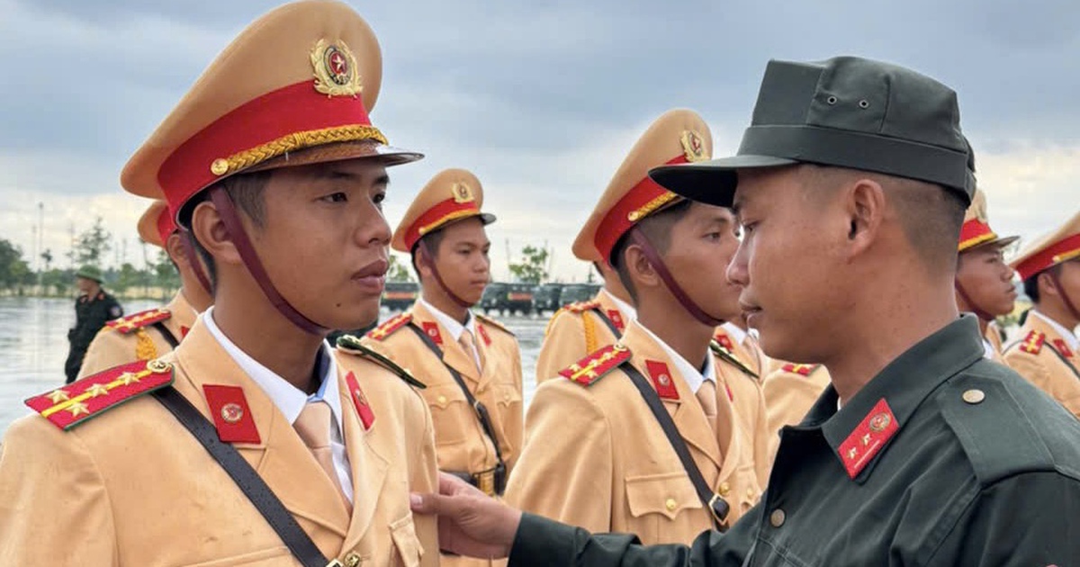 Chiến sĩ khối đứng CSGT n&eacute;n nỗi đau mất mẹ ở lại ho&agrave;n th&agrave;nh nhiệm vụ A80