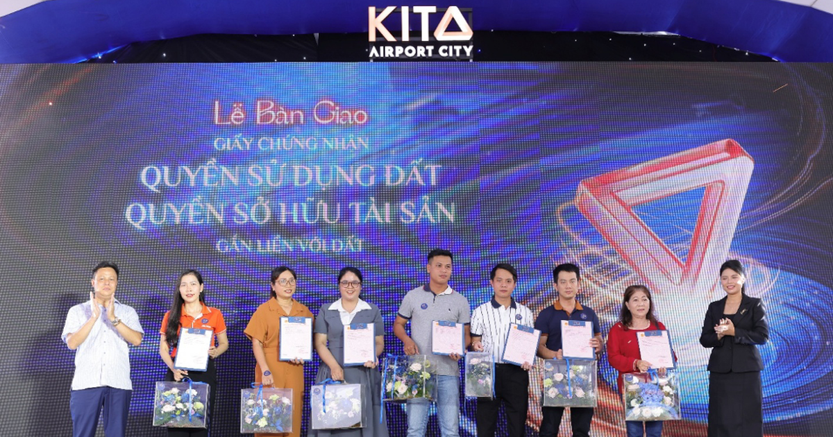KITA Group trao sổ hồng cho khách hàng tại KITA Airport City