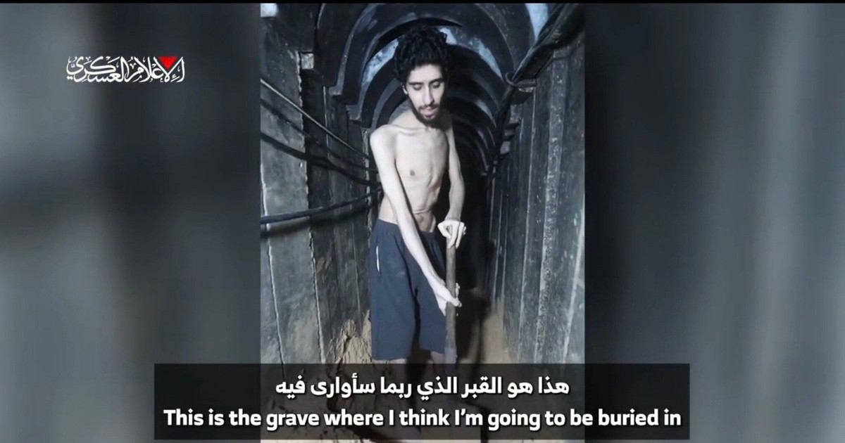 C&ocirc;ng bố h&igrave;nh ảnh con tin &#039;tự đ&agrave;o huyệt&#039;, Hamas ra điều kiện với Israel