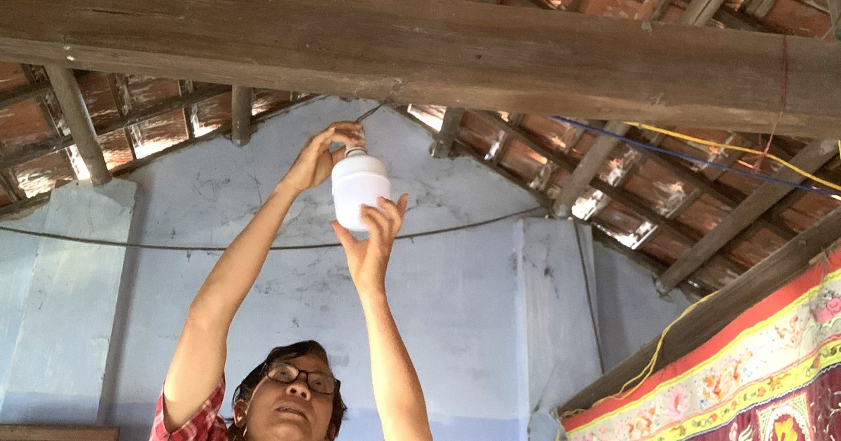 &#039;Mạng nhện&#039; điện ở nh&agrave; bạn g&aacute;i