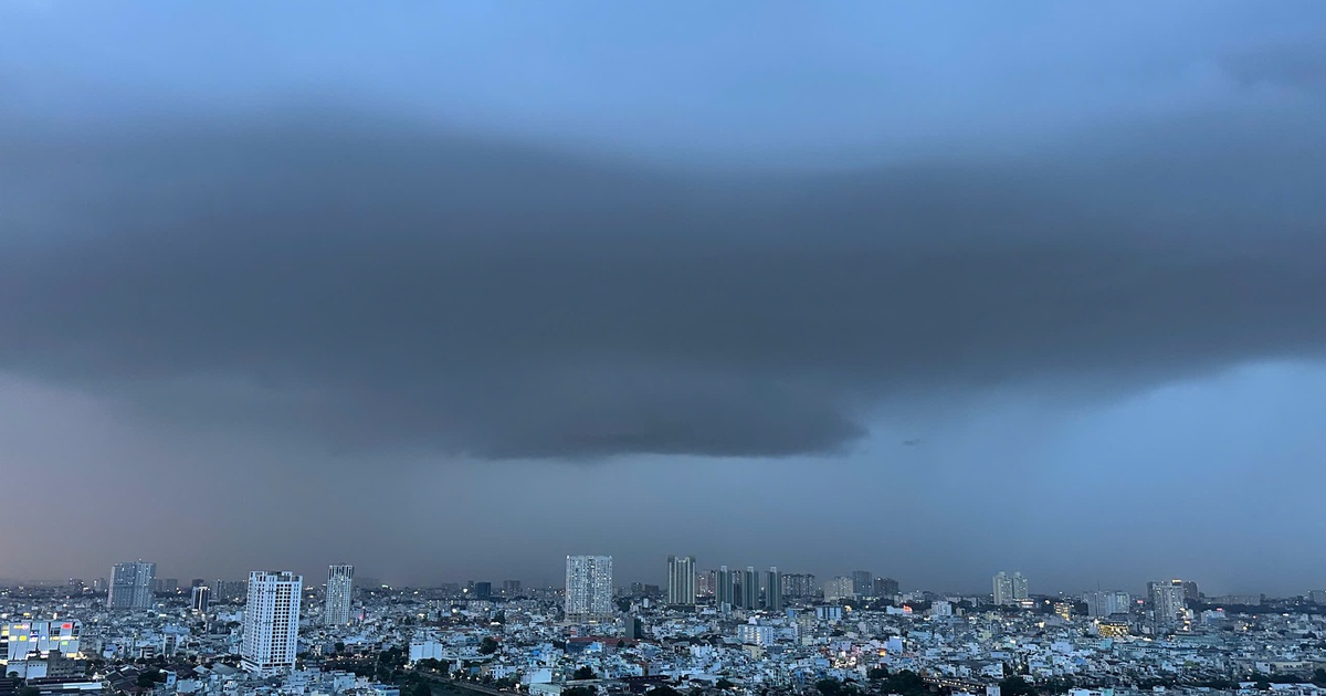 TP.HCM mưa xối xả nhiều nơi, m&acirc;y đen cuồn cuộn: Cầu vồng đ&ocirc;i xuất hiện