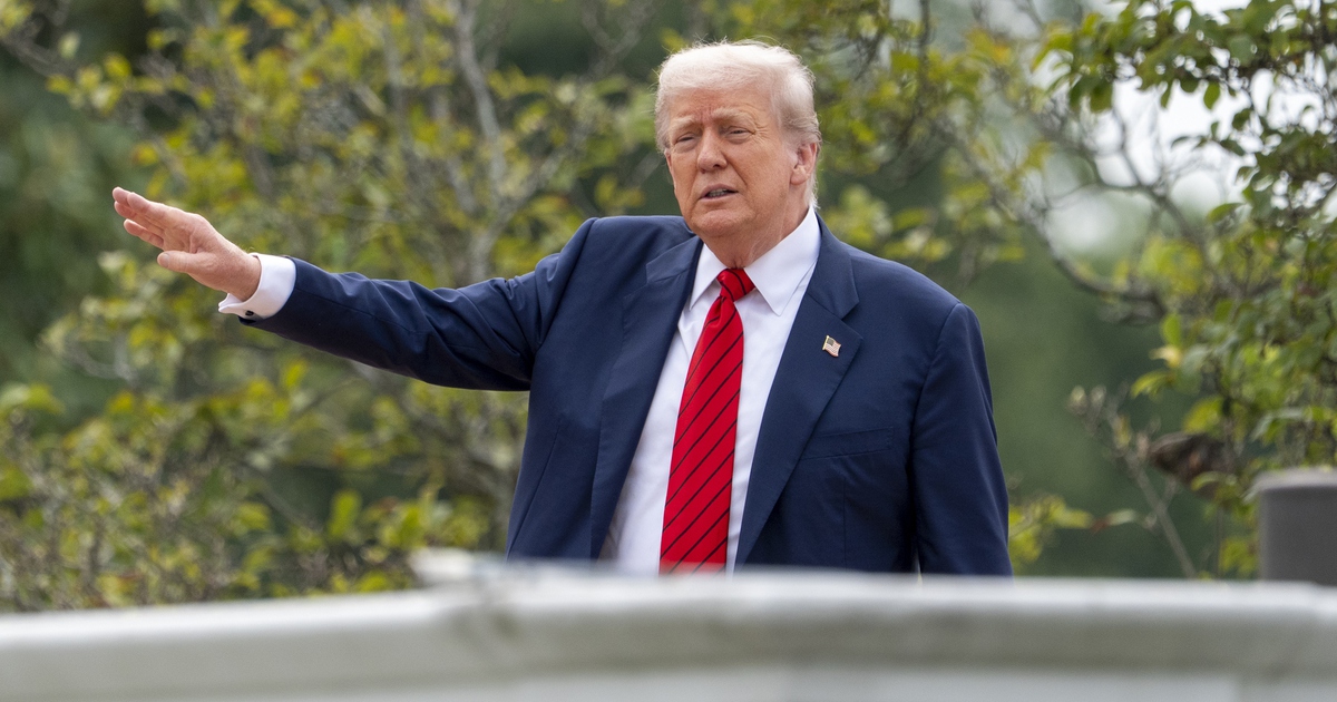 &Ocirc;ng Trump tuy&ecirc;n bố sẽ &aacute;p thuế đến 250% đối với dược phẩm