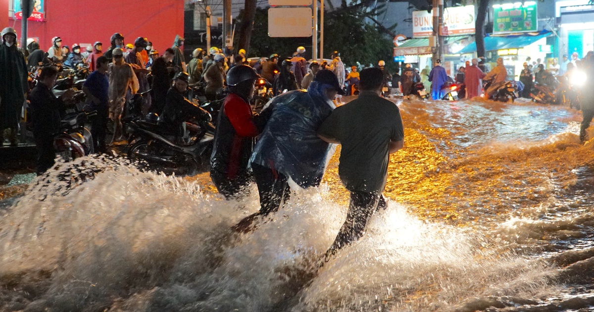 Thời tiết TP.HCM: Hội tụ gi&oacute; v&ugrave;ng biển từ L&acirc;m Đồng đến Đồng Th&aacute;p, dự b&aacute;o mưa lớn