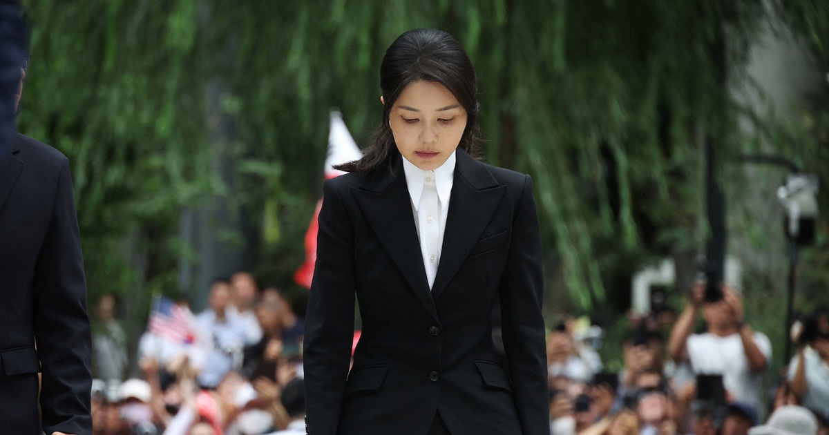 C&ocirc;ng tố vi&ecirc;n H&agrave;n Quốc y&ecirc;u cầu bắt cựu Đệ nhất phu nh&acirc;n