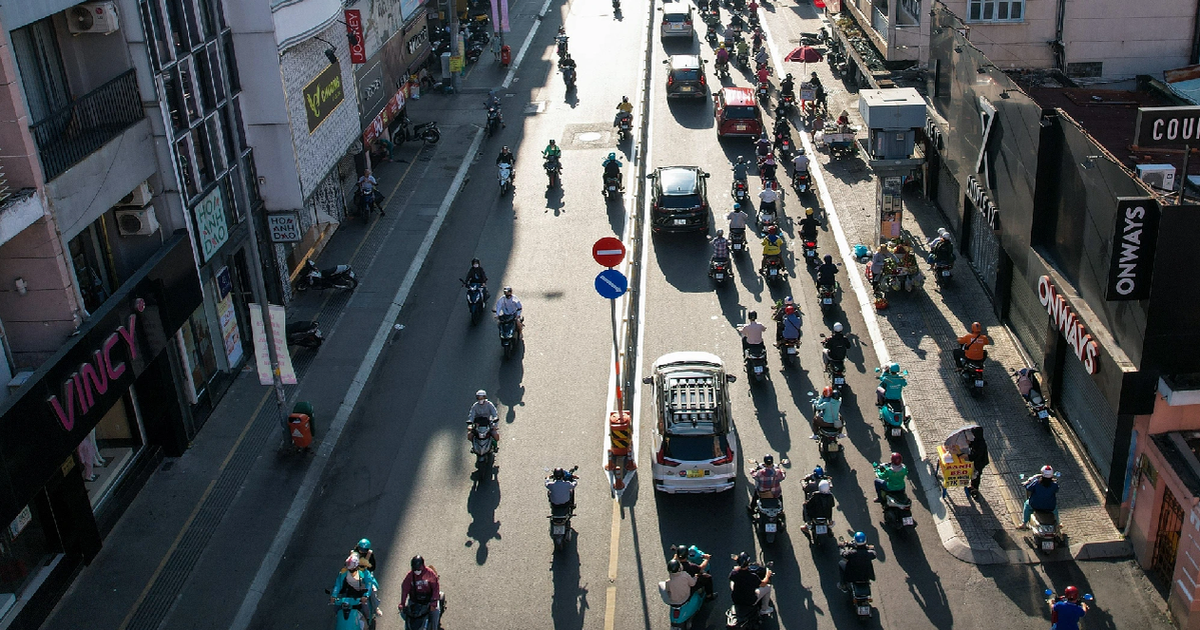 Đi sai vạch kẻ đường m&agrave;u v&agrave;ng c&oacute; thể bị phạt 22 triệu đồng, bạn c&oacute; biết?