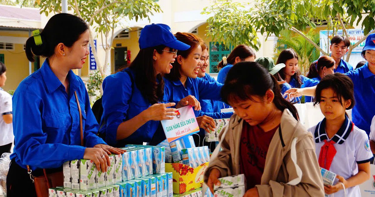 Cho đi yêu thương - nhận lại nụ cười