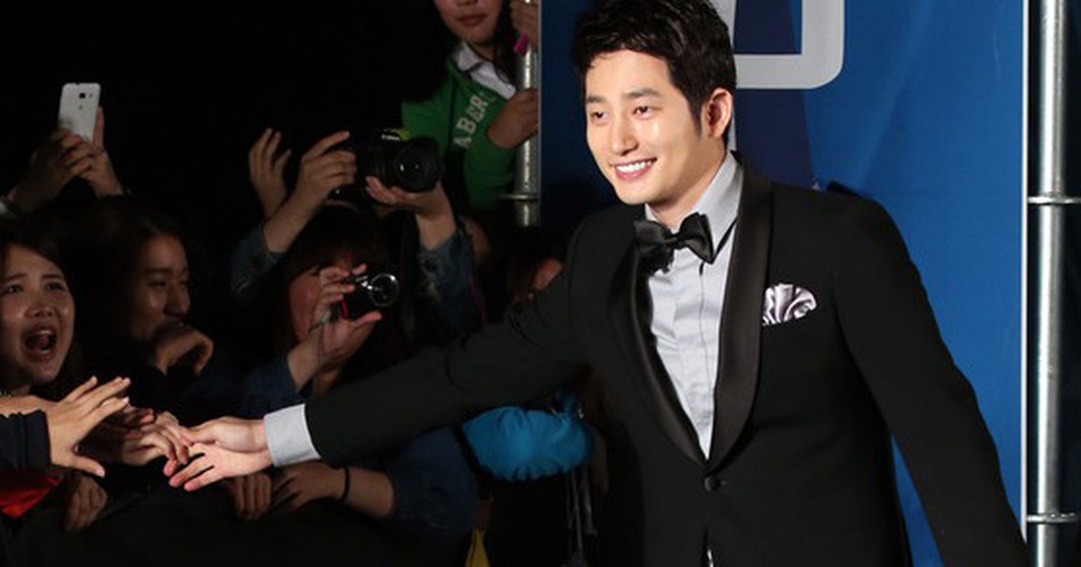 Park Si Hoo bị tố &#039;mai mối&#039; phụ nữ cho người c&oacute; gia đ&igrave;nh