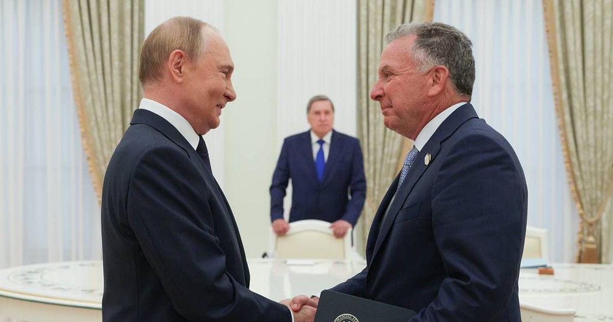 Rộ tin ông Putin tặng huân chương cho quan chức CIA