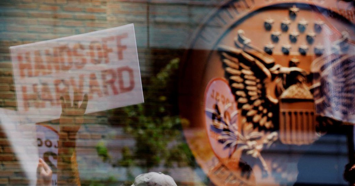 Ch&iacute;nh quyền Tổng thống Trump dọa thu hồi bằng s&aacute;ng chế của Đại học Harvard