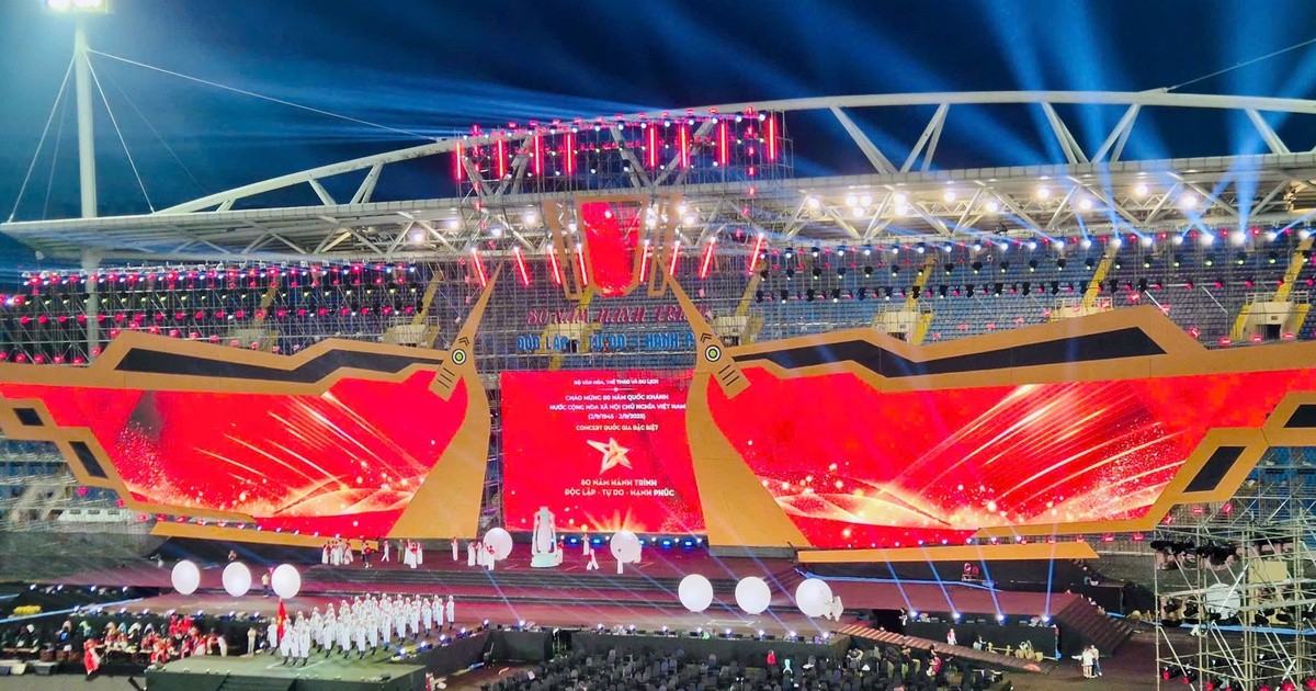 Live Sân vận động Mỹ Đình nóng rực với concert quốc gia đặc biệt
