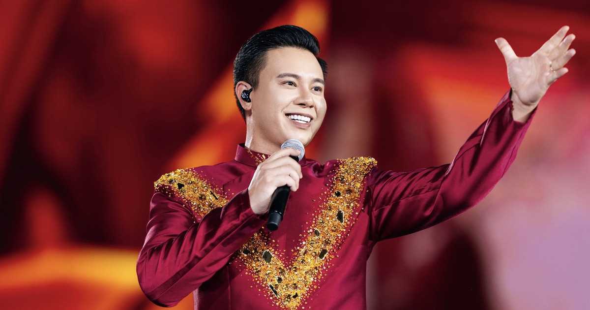 Ca sĩ Đông Hùng nói về những màn trình diễn gây sốt tại 'concert quốc gia'