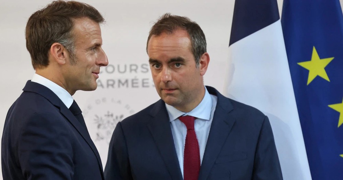 Tổng thống Ph&aacute;p chọn bộ trưởng quốc ph&ograve;ng l&agrave;m thủ tướng