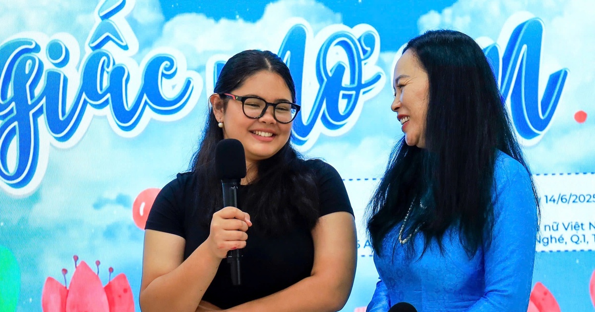 C&ocirc; b&eacute; 15 tuổi vẽ tranh g&acirc;y quỹ gi&uacute;p nữ sinh ngh&egrave;o