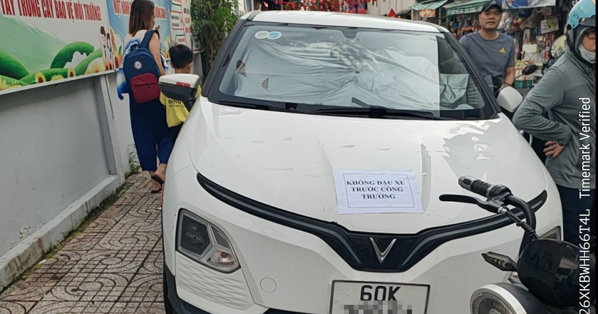 Phụ huynh đưa đ&oacute;n con đi học ch&uacute; &yacute;: Những lỗi phổ biến bị CSGT phạt