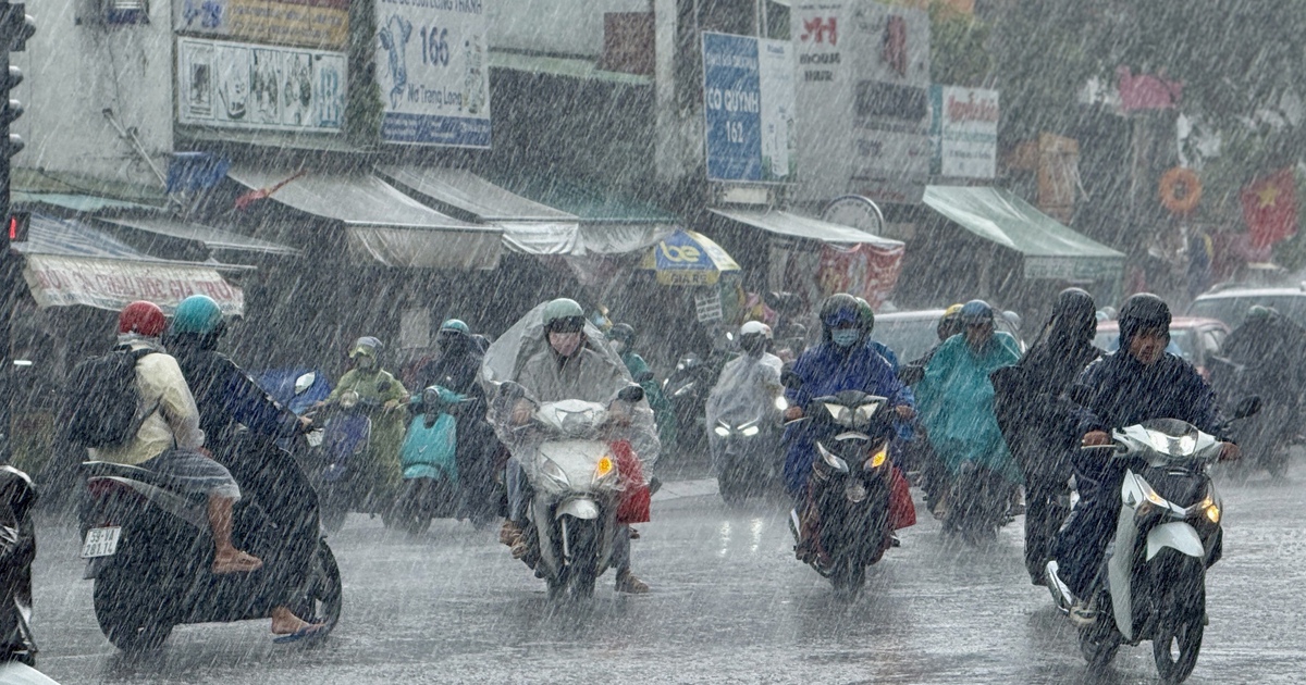 V&igrave; sao thời tiết TP.HCM mưa lớn, sấm chớp đ&ugrave;ng đo&agrave;ng chiều nay?