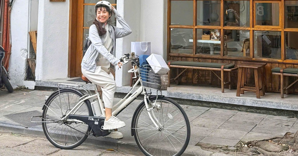 Lan tỏa tr&ecirc;n mạng x&atilde; hội: Người phụ nữ 4 năm đạp xe đi l&agrave;m