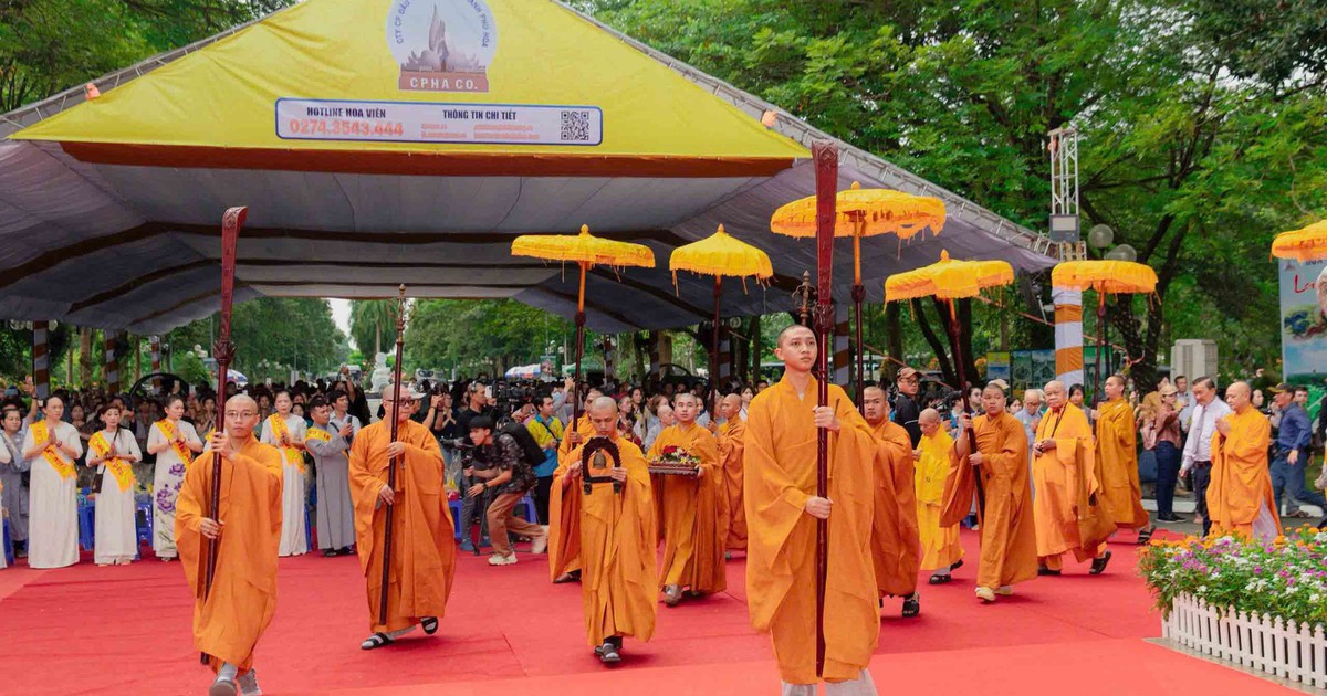Nét đẹp mùa Vu lan tại Hoa viên Bình Dương