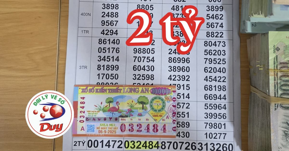 Mua v&eacute; số rồi qu&ecirc;n d&ograve;, người phụ nữ miền T&acirc;y ph&aacute;t hiện tr&uacute;ng độc đắc